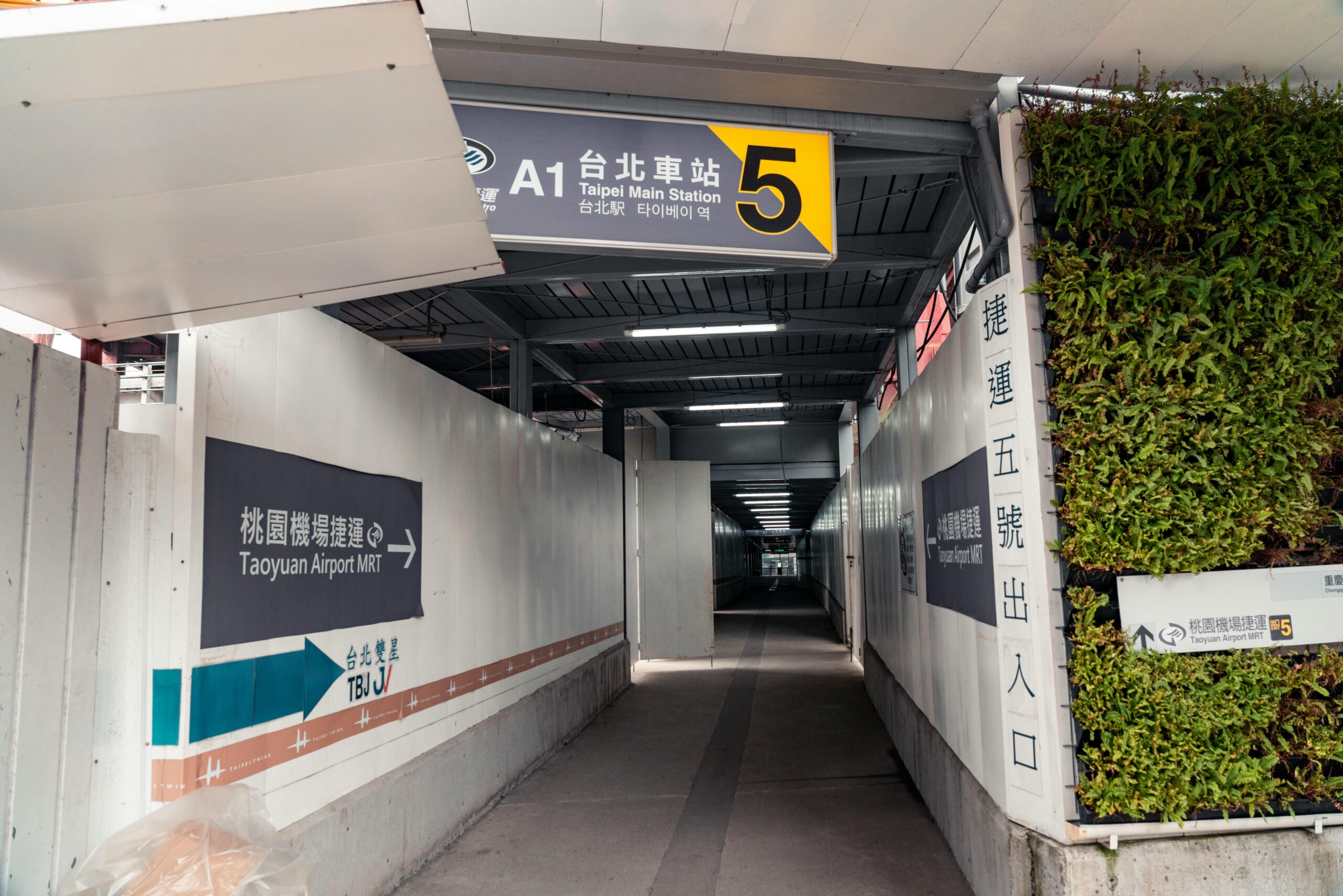 背面供电技术芯片截面示意图